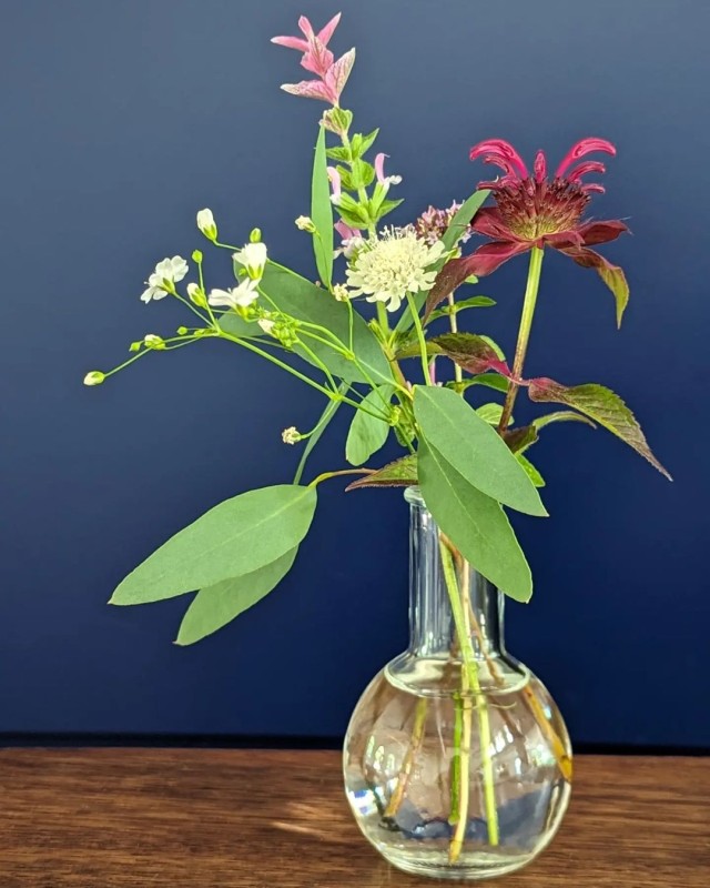 Tischdeko in kleiner Vase